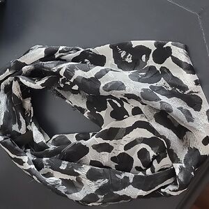 BLACK AND GREY LEOPARD PRINT INFINITY SCARY